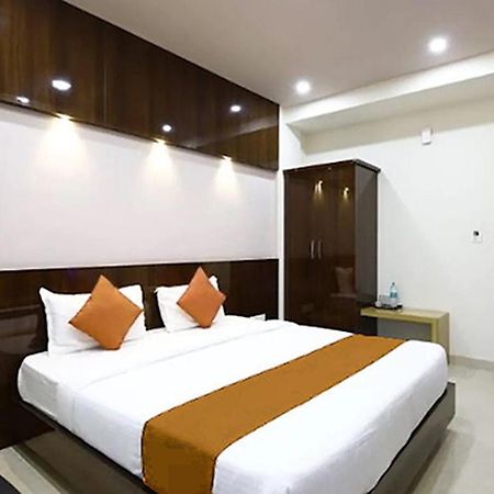 بنغالور Royal Blue Meridian Inn المظهر الخارجي الصورة