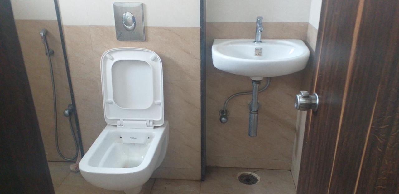بنغالور Royal Blue Meridian Inn المظهر الخارجي الصورة