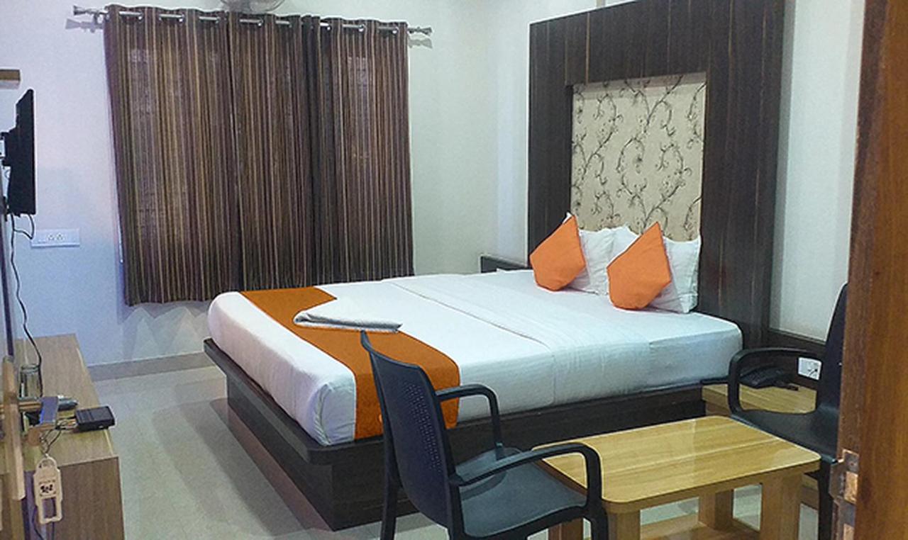 بنغالور Royal Blue Meridian Inn المظهر الخارجي الصورة